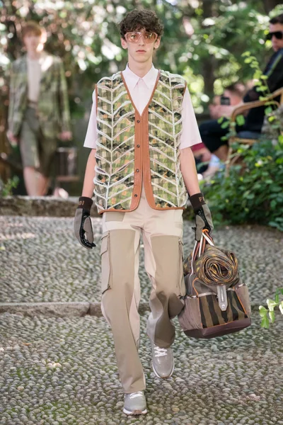 Look 23